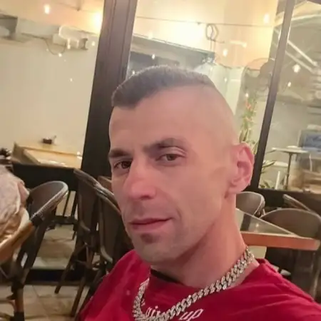 אלכס, 42Кирьят Гат 