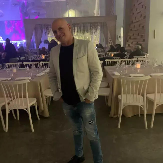 חזי, 60, Маале Адумим - 2Date