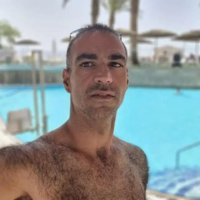 אבי