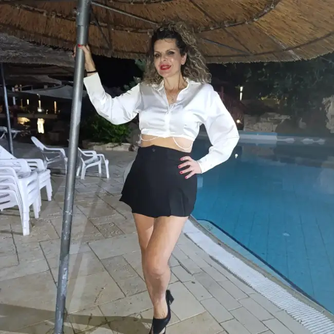 רויטל · 53 ·           