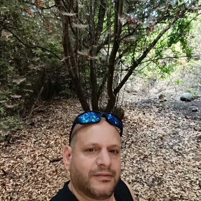 חזי · 49 ·           